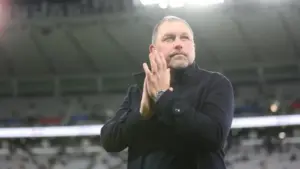 Pelatih Peter Cklamovski