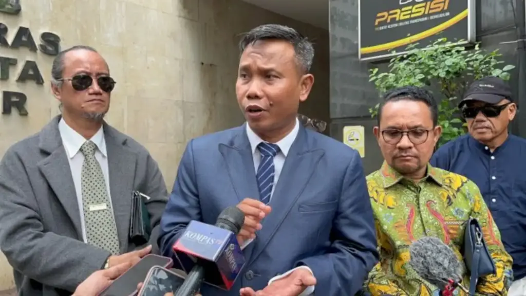 Ahmad Khozinudin Ungkap Perbedaan Arah Hukum dengan Roy Suryo