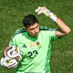 Emiliano Martinez Pecahkan Rekor Penyelamatan Saat Argentina Hadapi Spanyol di Final Piala Dunia