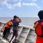 KRI Marlin-877 Mengevakuasi 52 Korban Kapal Tenggelam KLM Nurul Salsa 01