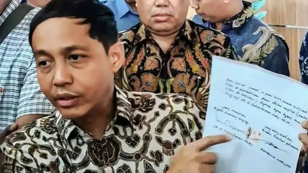 Menteri Kehutanan Raja Juli Antoni
