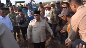 Candaan Presiden Prabowo: “Polisi enggak mau di bawah Menteri Pertahanan sih”