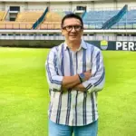 Profil Iskandar Kunaefi, Dari Persib ke POS Indonesia