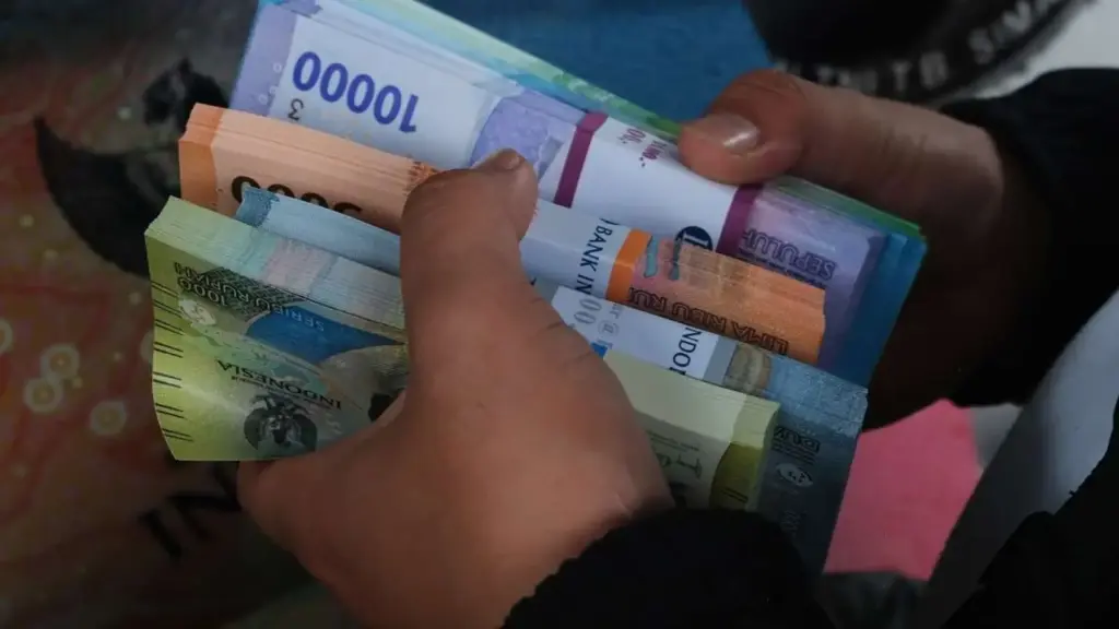 Rupiah Hari Ini Melemah