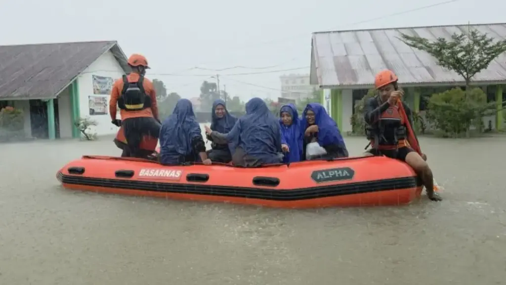 Banjir Terjang Kota Padang