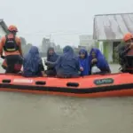 Banjir Terjang Kota Padang, BPBD dan BNPB Turunkan Perahu Evakuasi Korban Terjebak