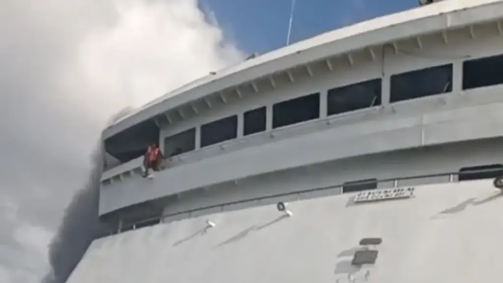 KMP Mutiara Sentosa 2 Terbakar
