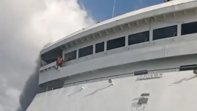 KMP Mutiara Sentosa 2: Kapal Terbakar di Perairan Sumenep