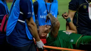 Update Kondisi Pemain Persebaya Alex Martins Usai Cedera Bahu Kontra Port FC